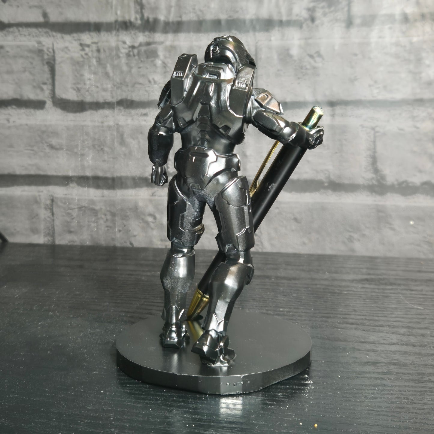 Halo Master Chief Pen Holder | Gamer Desk Ornament | Sci-Fi Office Decor | Gift for Halo Fans | Desk Organizer