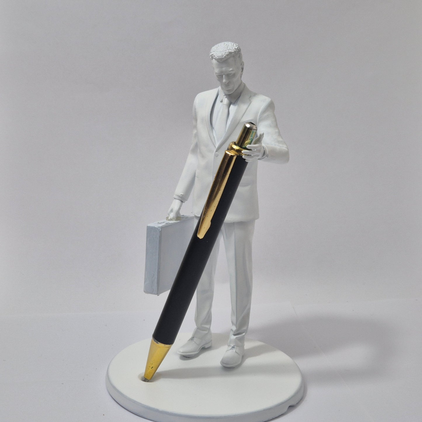 Half-Life G-Man Pen Holder | Creepy Desk Organizer | Gamer Office Decor | Sci-Fi Gift for Half-Life Fans | Gman