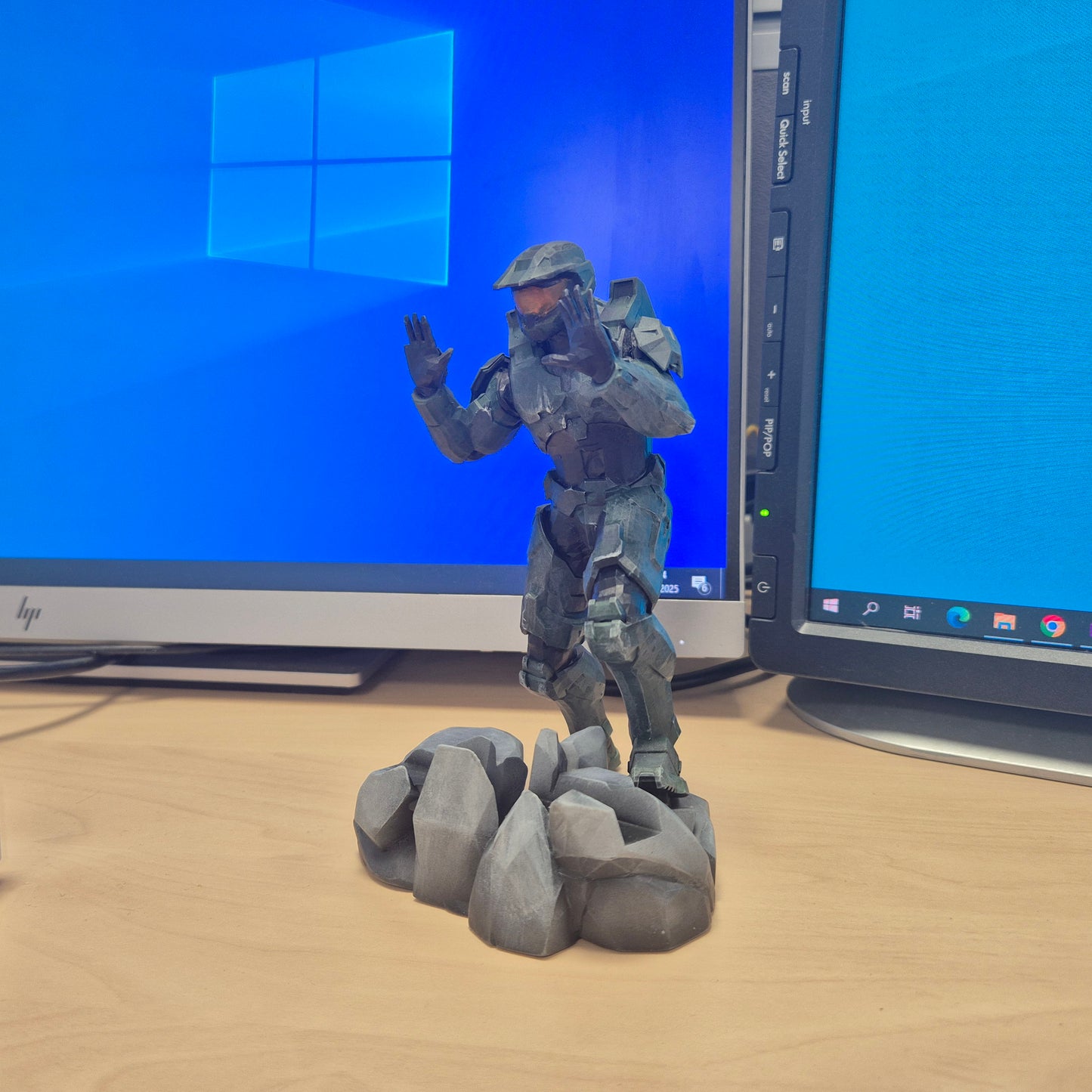 Halo Master Chief Phone Stand | Gamer Desk Gift | Phone Stand | Gift for Halo Fans | Desk Organizer