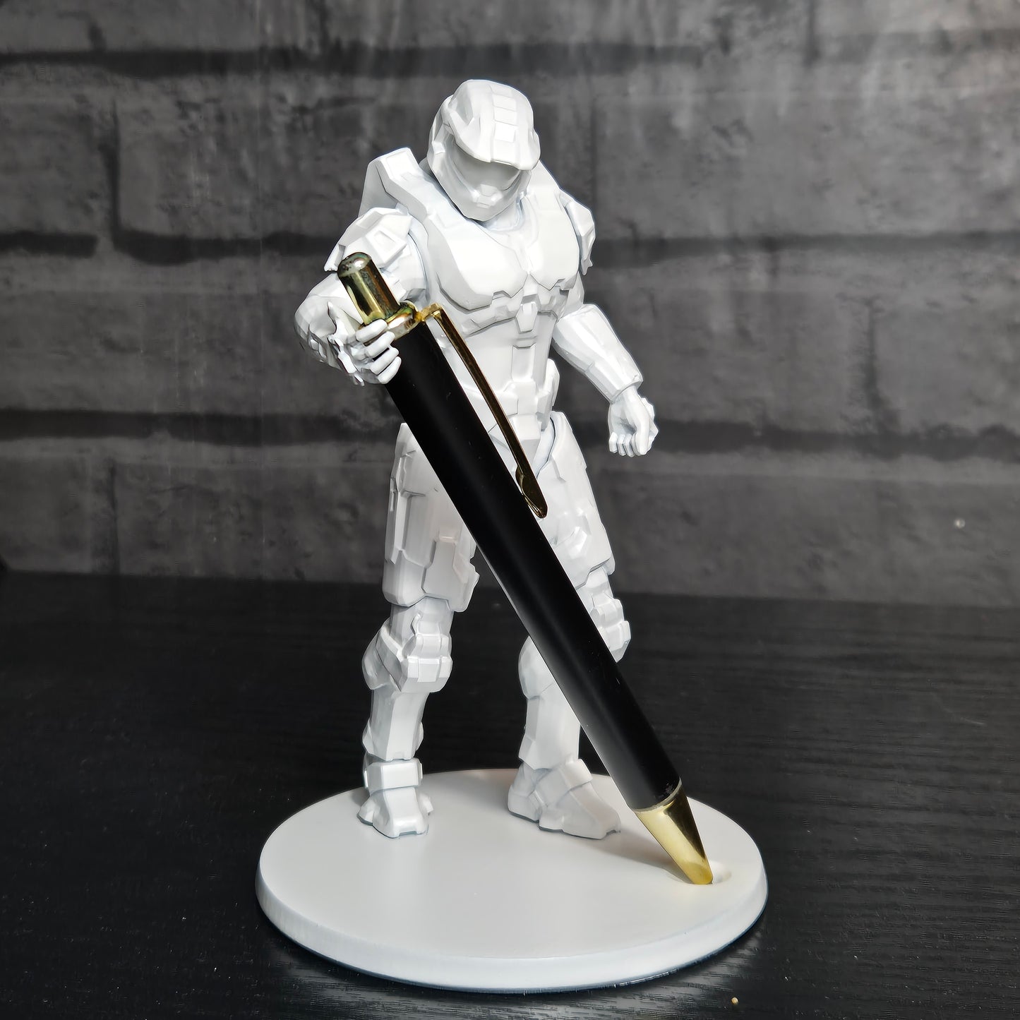 Halo Master Chief Pen Holder | Gamer Desk Ornament | Sci-Fi Office Decor | Gift for Halo Fans | Desk Organizer