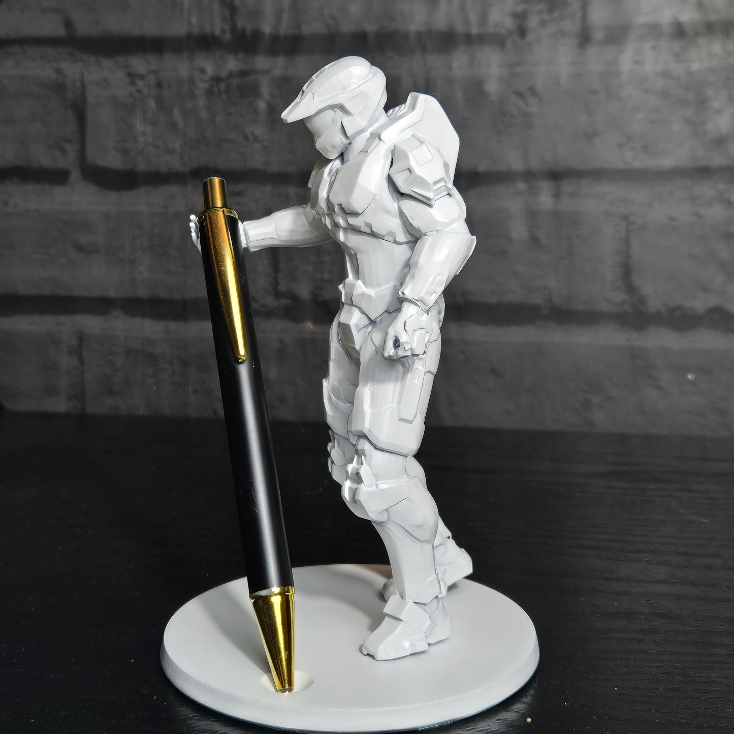 Halo Master Chief Pen Holder | Gamer Desk Ornament | Sci-Fi Office Decor | Gift for Halo Fans | Desk Organizer