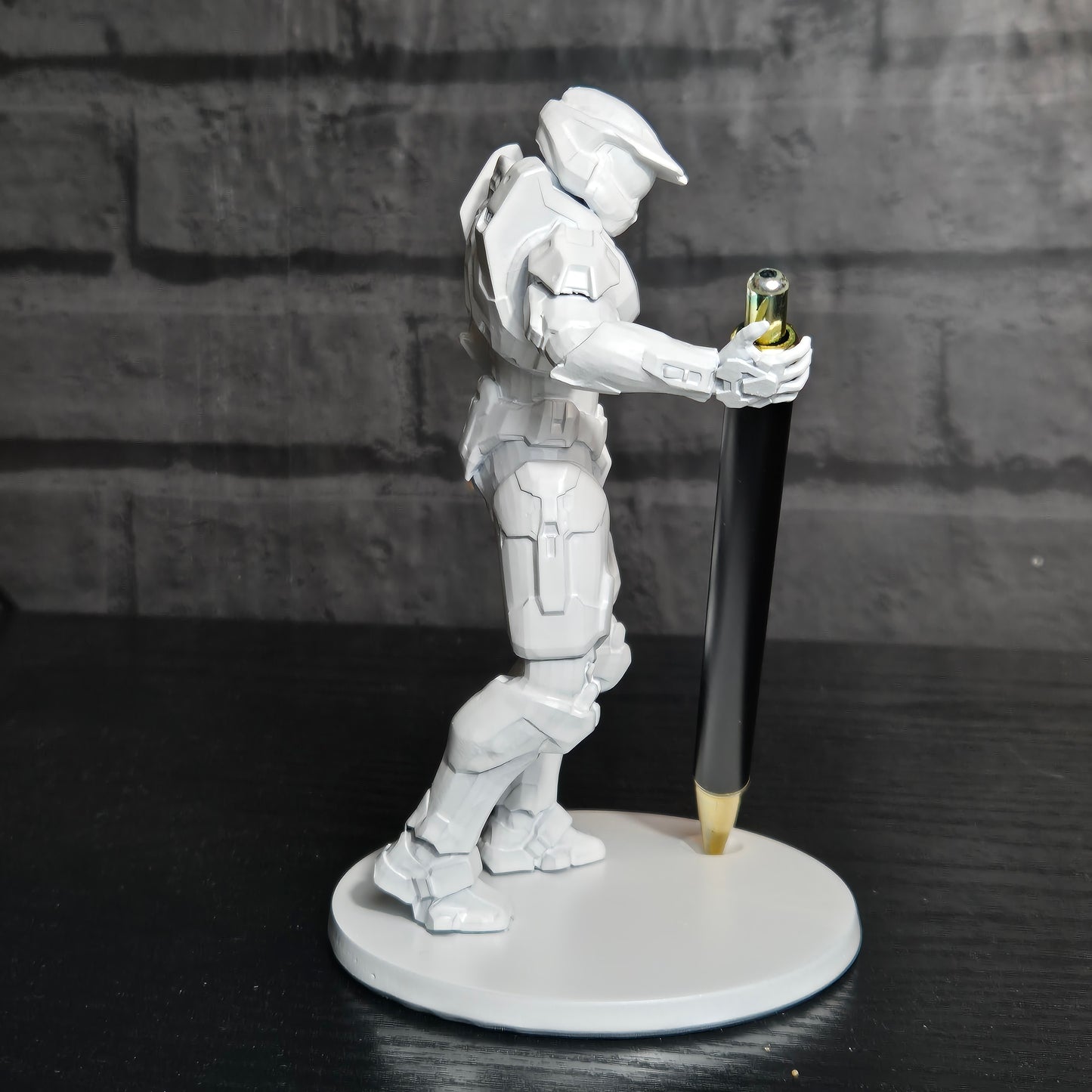 Halo Master Chief Pen Holder | Gamer Desk Ornament | Sci-Fi Office Decor | Gift for Halo Fans | Desk Organizer