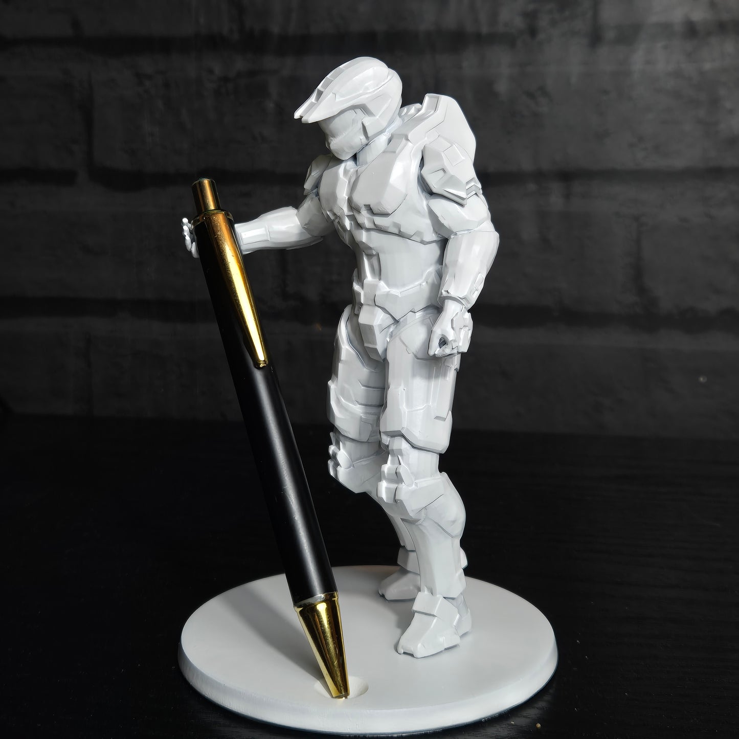 Halo Master Chief Pen Holder | Gamer Desk Ornament | Sci-Fi Office Decor | Gift for Halo Fans | Desk Organizer