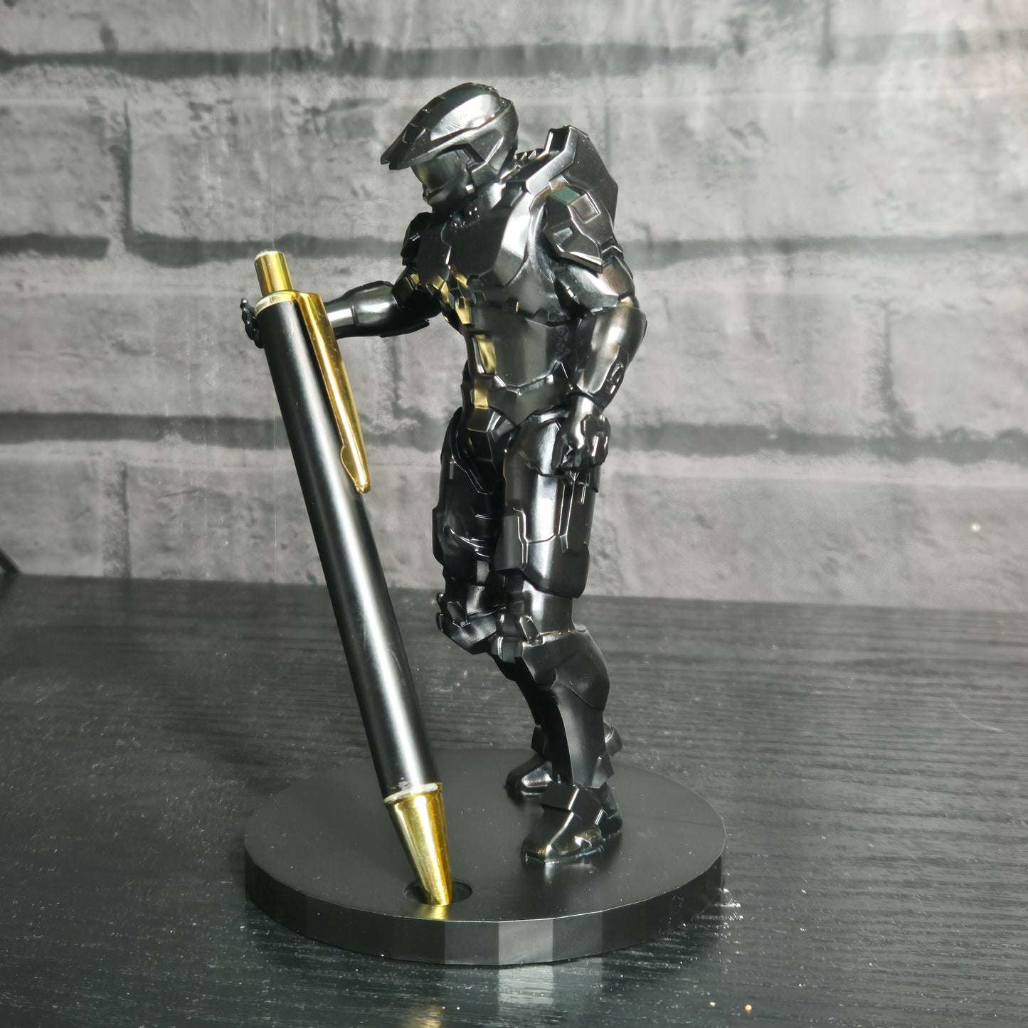 Halo Master Chief Pen Holder | Gamer Desk Ornament | Sci-Fi Office Decor | Gift for Halo Fans | Desk Organizer