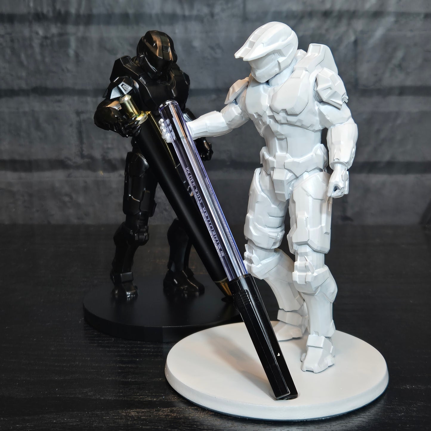 Halo Master Chief Pen Holder | Gamer Desk Ornament | Sci-Fi Office Decor | Gift for Halo Fans | Desk Organizer