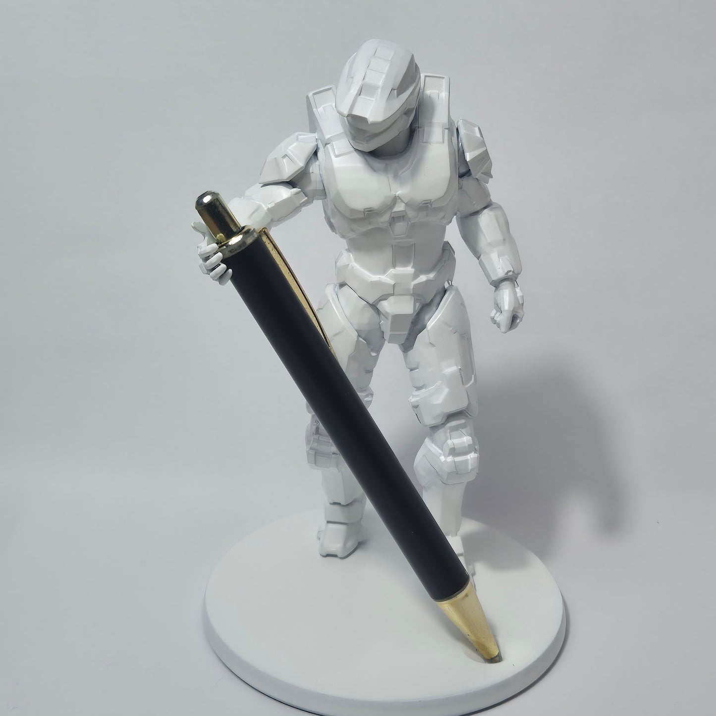 Halo Master Chief Pen Holder | Gamer Desk Ornament | Sci-Fi Office Decor | Gift for Halo Fans | Desk Organizer