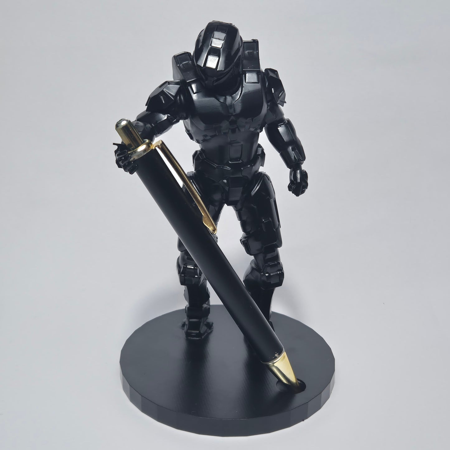 Halo Master Chief Pen Holder | Gamer Desk Ornament | Sci-Fi Office Decor | Gift for Halo Fans | Desk Organizer