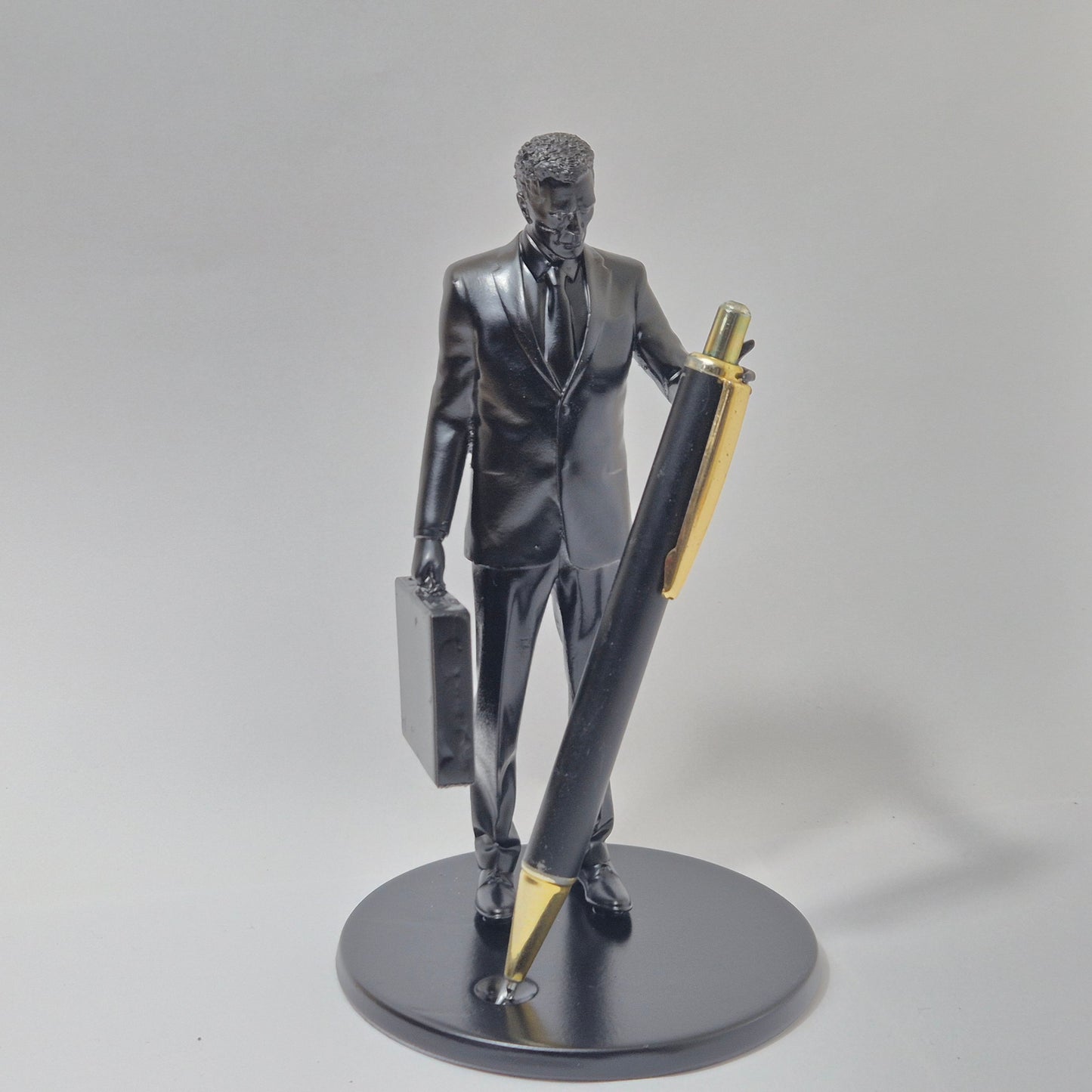 Half-Life G-Man Pen Holder | Creepy Desk Organizer | Gamer Office Decor | Sci-Fi Gift for Half-Life Fans | Gman